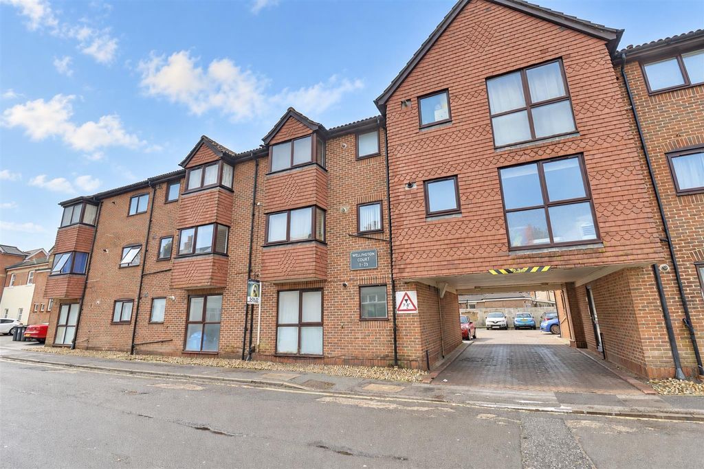 Property photo 1 of 10 Exter1