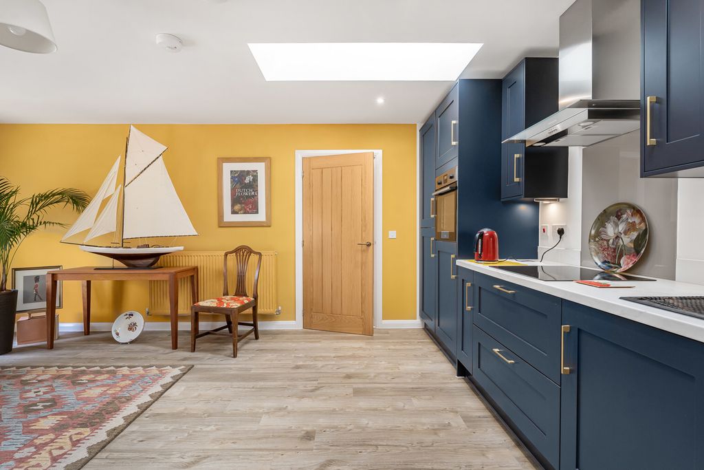 2 bed flat for saleColonel Drive, Cirencester, Gloucestershire GL7 photo 4