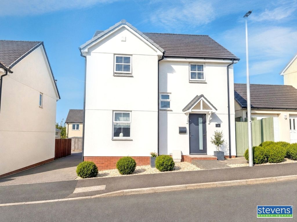 Property photo 1 of 20 Image00004
