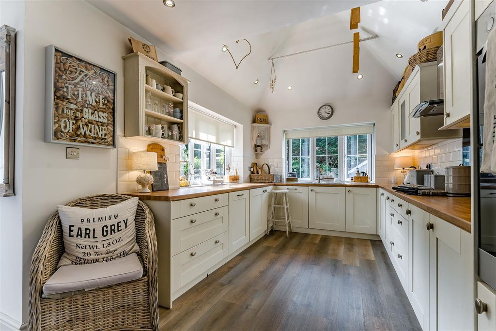 Property photo 3 of 26 8650932-Interior15.Jpg