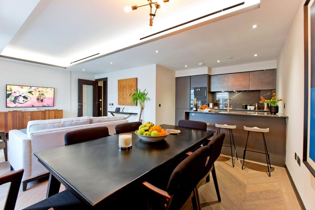 Property photo 3 of 7 Dining Room