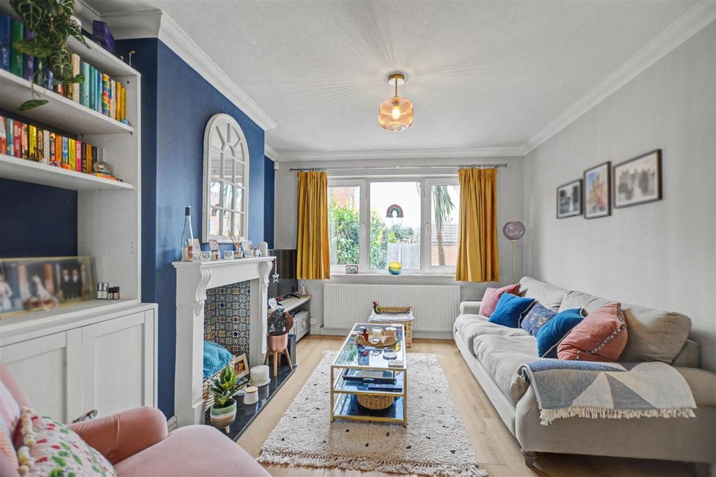 Property photo 2 of 24 Lounge_1.Jpeg