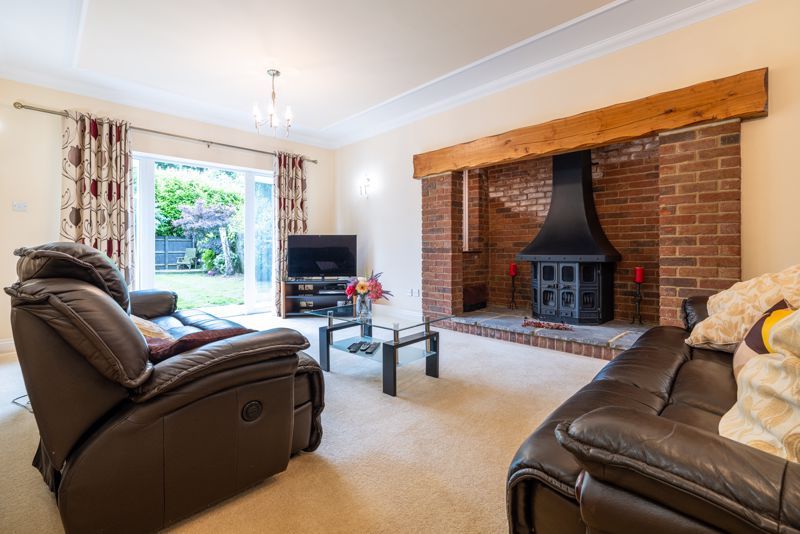 Property photo 3 of 31 Lounge