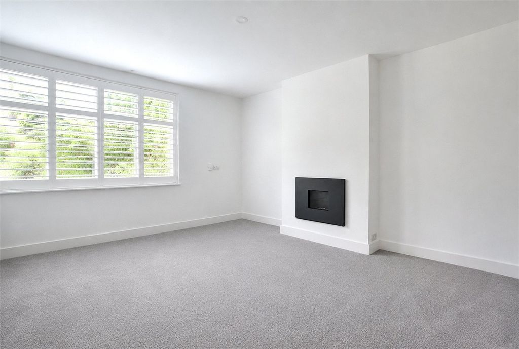Property photo 2 of 8 Picture No. 31
