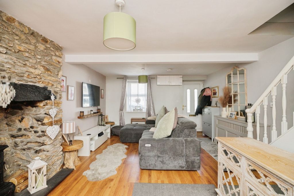 Property photo 2 of 21 Pbox-Img.Jpg