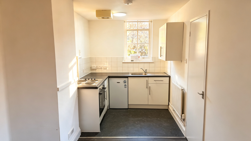 Property photo 3 of 5 Kitchen (4)