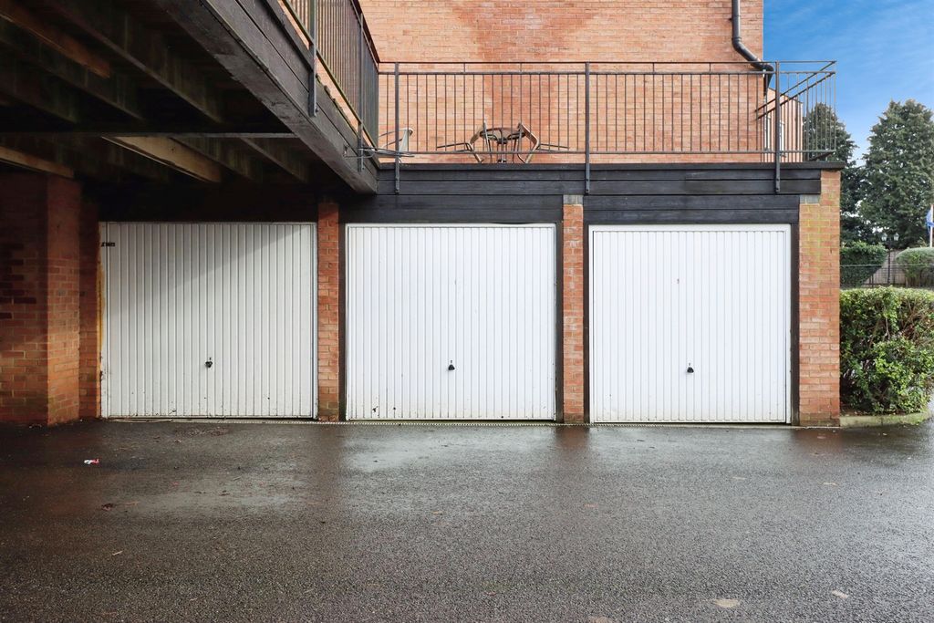 Property photo 2 of 20