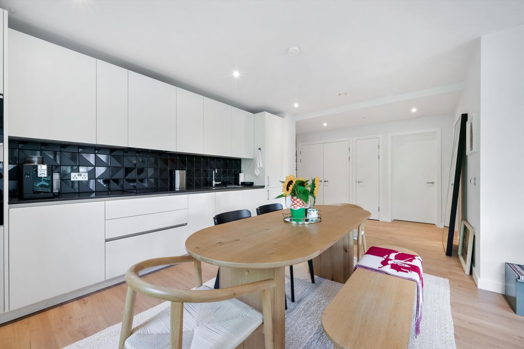 Property photo 3 of 12 Image