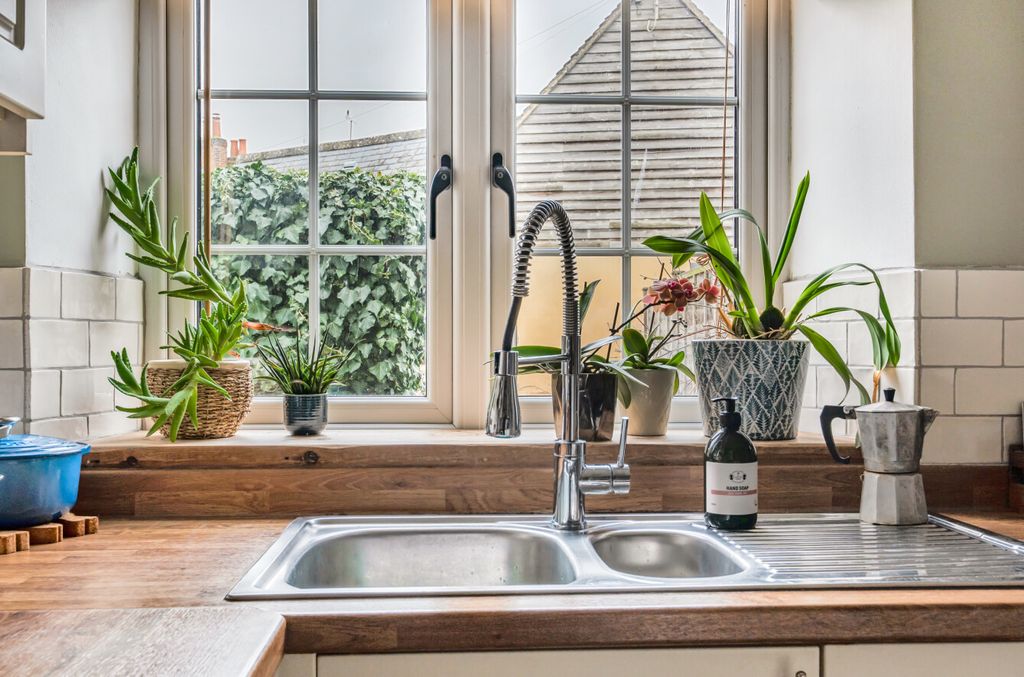 Property photo 3 of 16 Kitchen