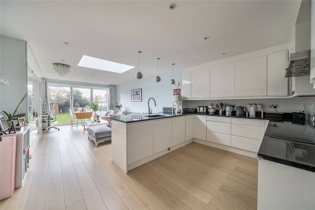 Property photo 1 of 19 Picture No. 14