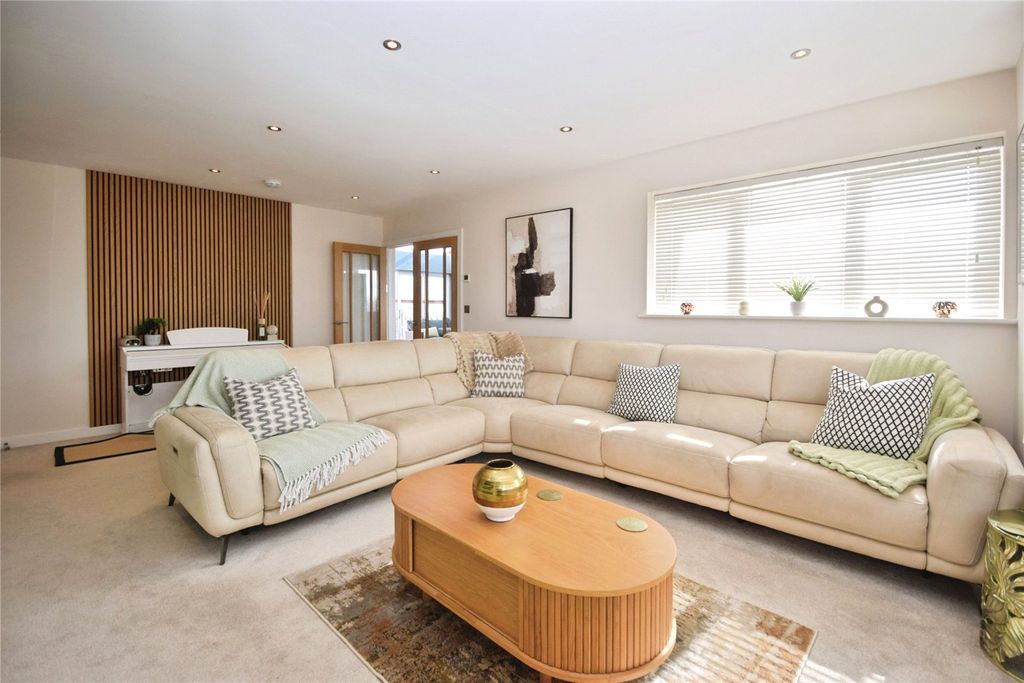 Property photo 3 of 28 Picture No. 03