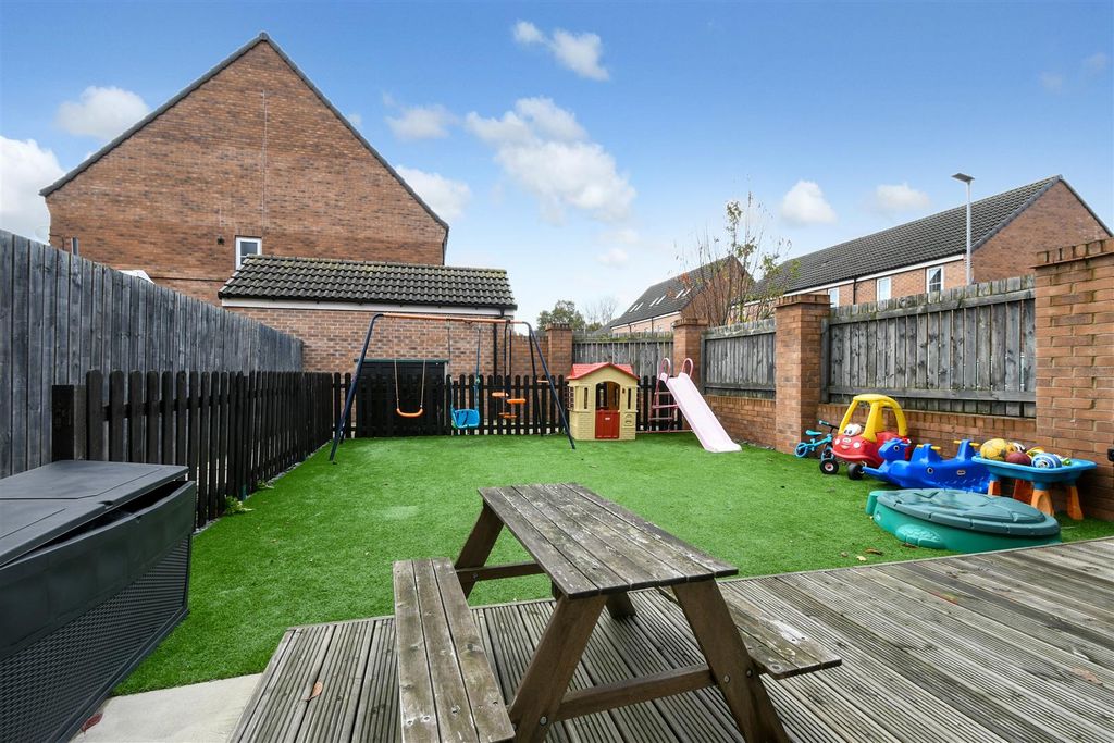 Property photo 2 of 25 Garden