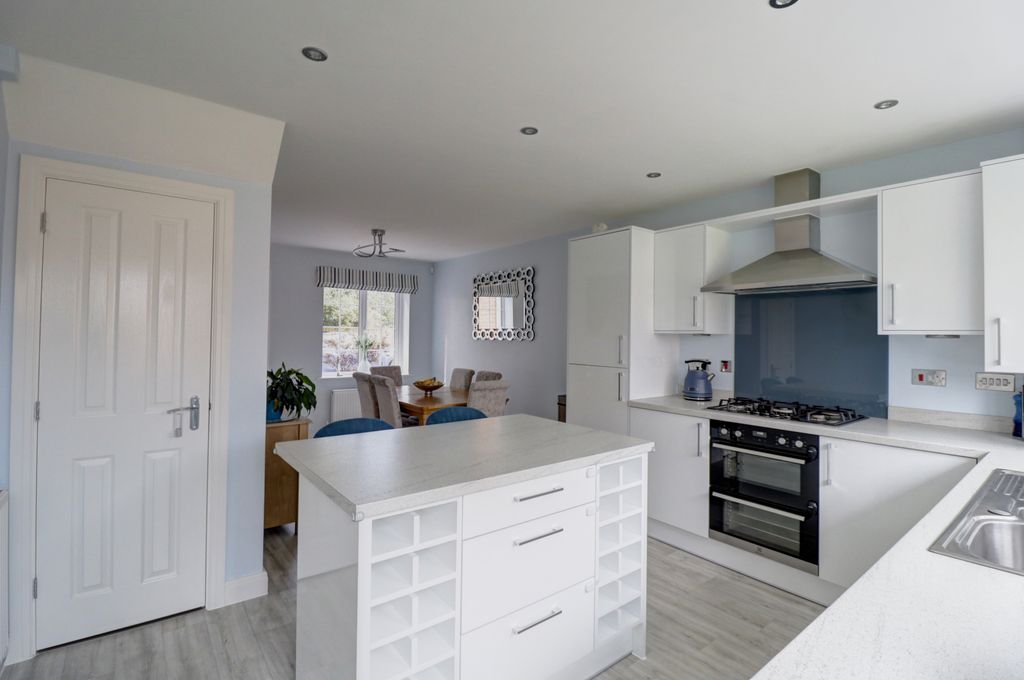 Property photo 2 of 28 Kitchen Diner