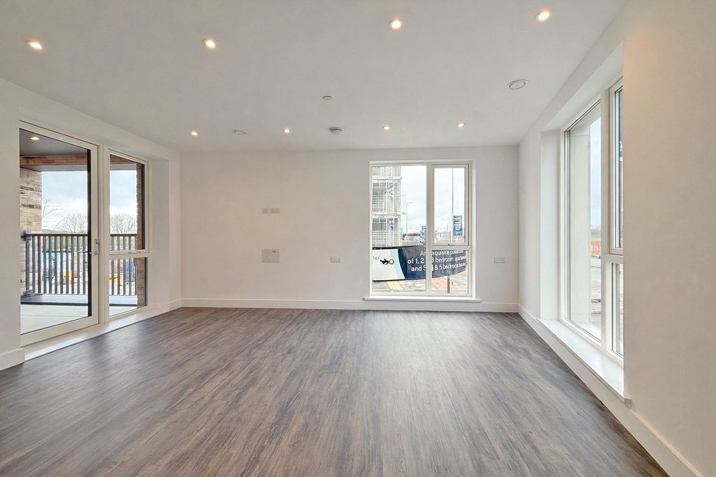 Property photo 3 of 8 Picture No. 17