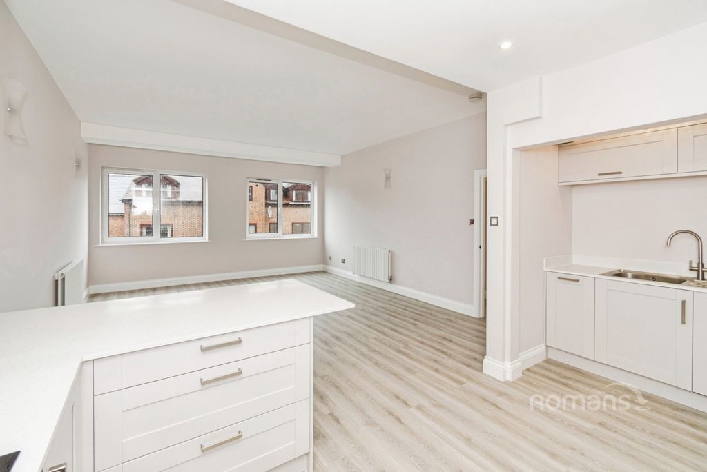 Property photo 3 of 10 Pbox-Img.Jpg