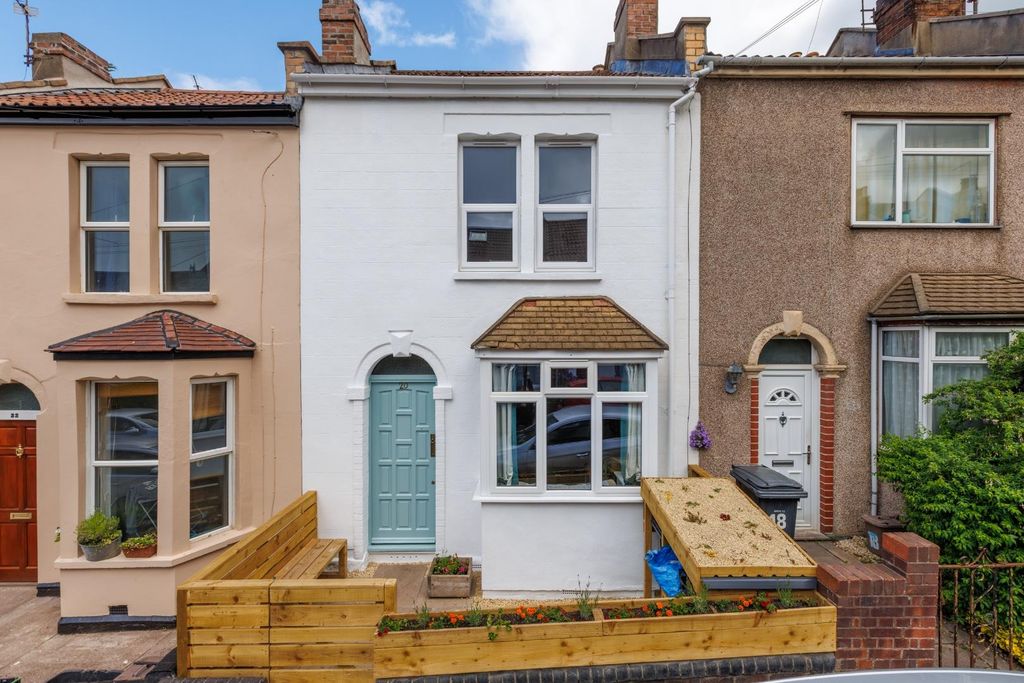 Property photo 2 of 23 20 Coleridge Road-24.Jpg