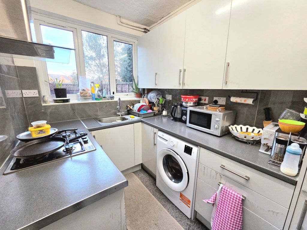 Property photo 3 of 6