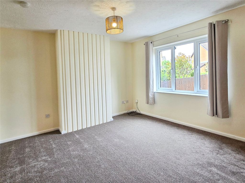 Property photo 2 of 11 Living Room