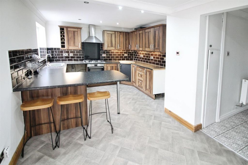 Property photo 2 of 15 Kitchen/Diner