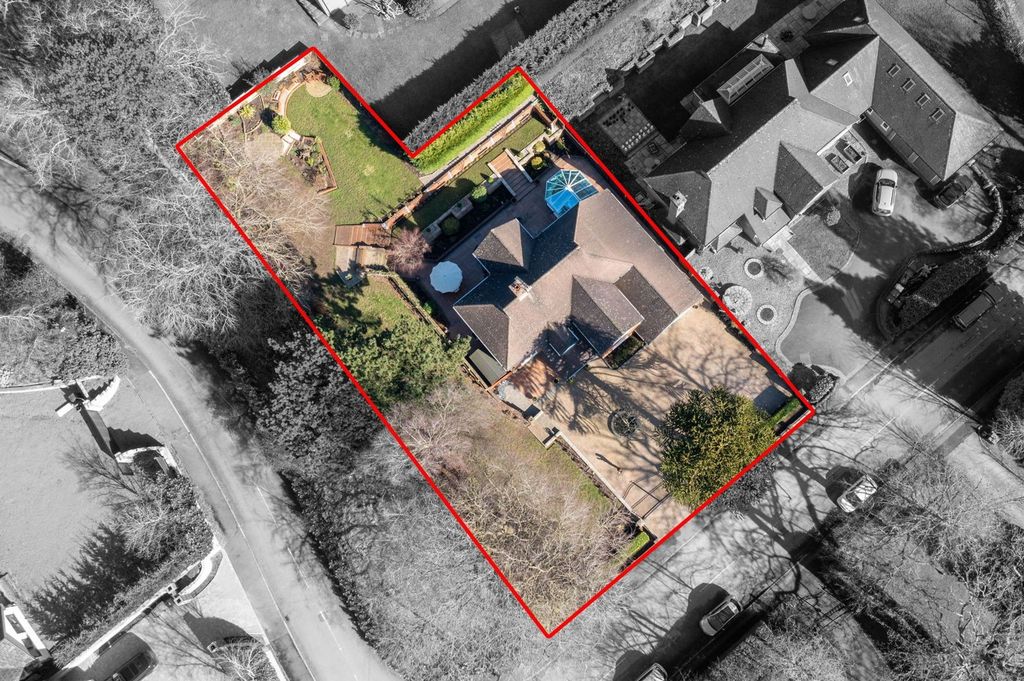 Property photo 2 of 31