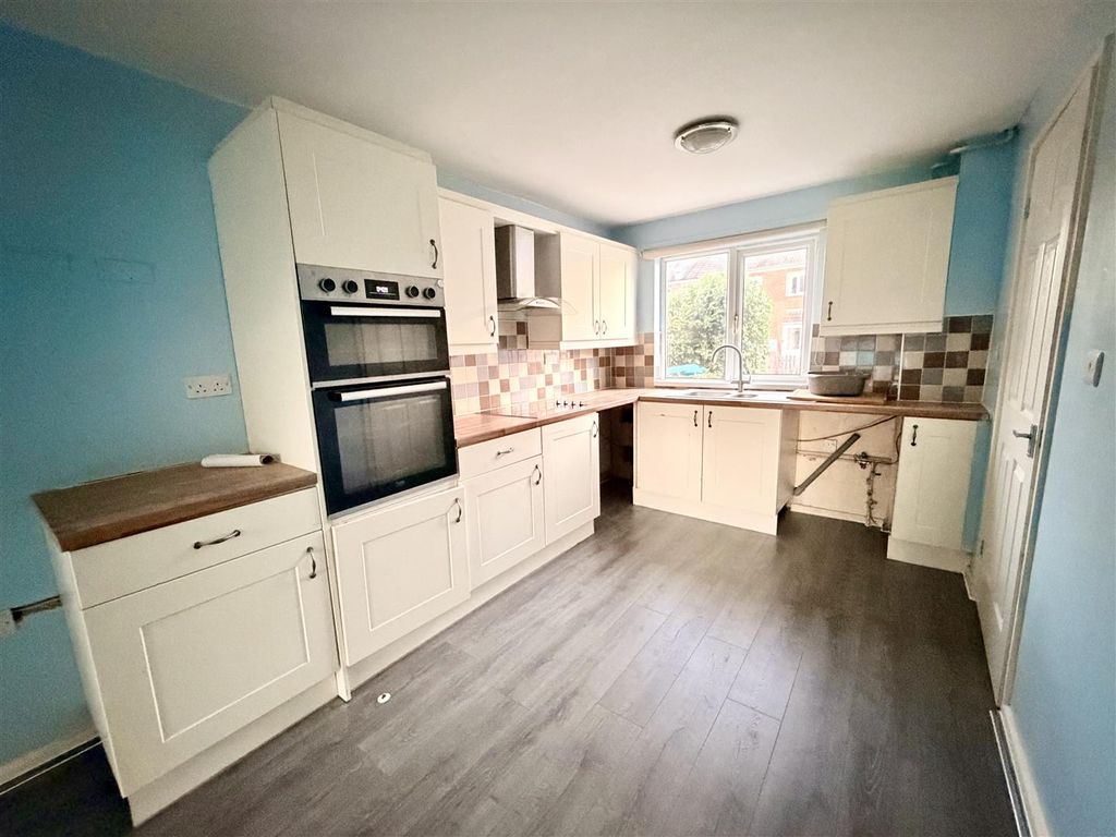 Property photo 3 of 11 Tempimagextiw4P.Jpg