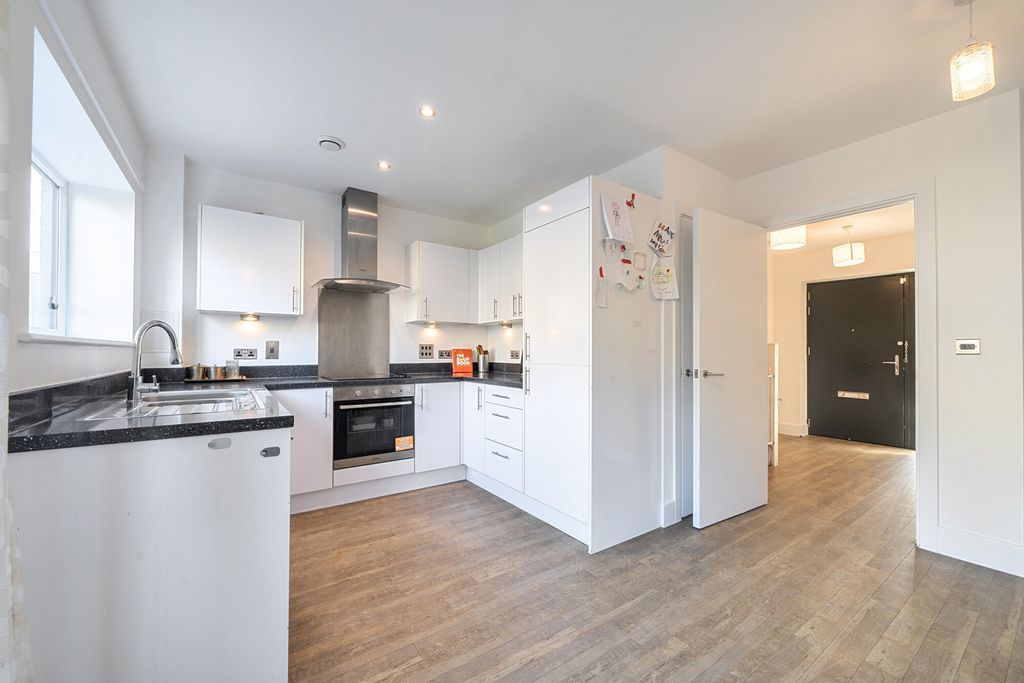 Property photo 3 of 23 1452371-2-69ee907...