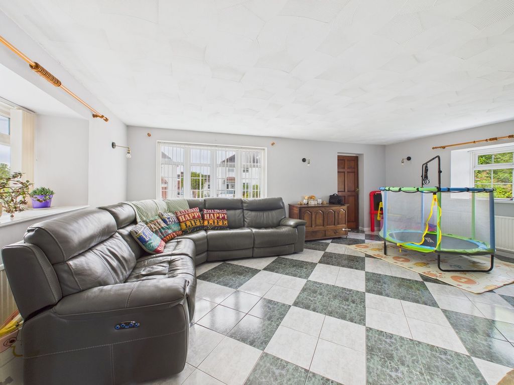 Property photo 3 of 31