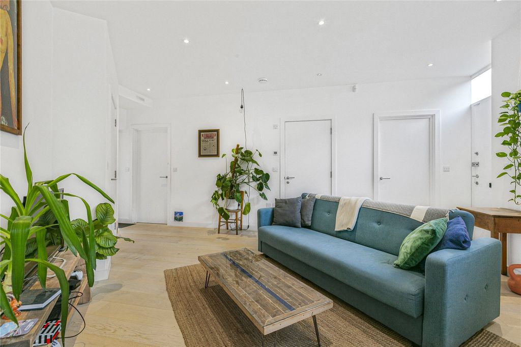 Property photo 3 of 13 Picture No. 17