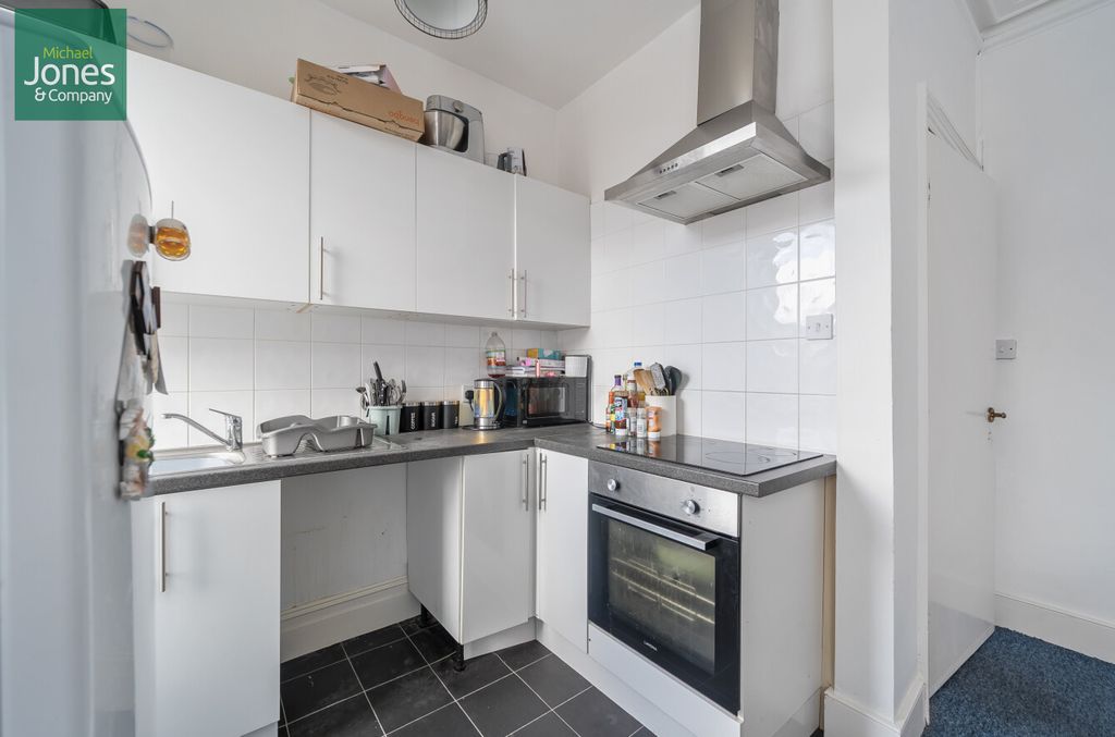 Property photo 3 of 8 Kitchen