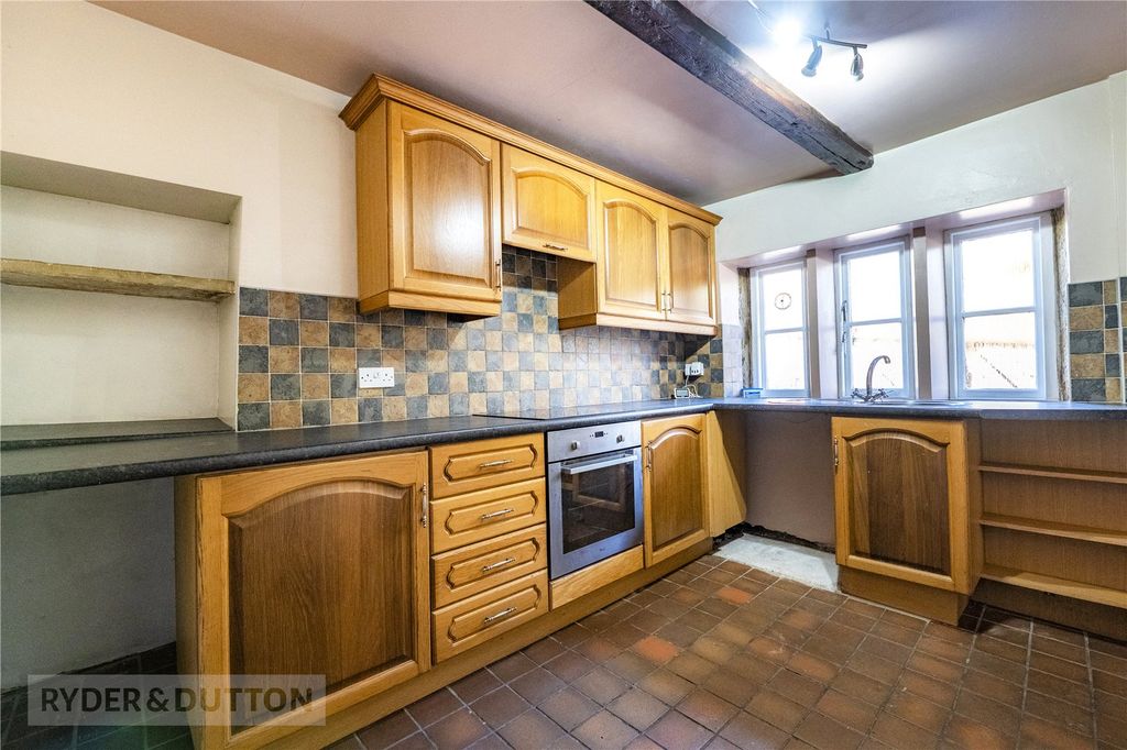 Property photo 2 of 14 Kitchen