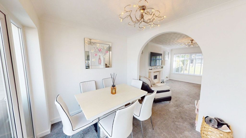 Property photo 3 of 18 Dining Room
