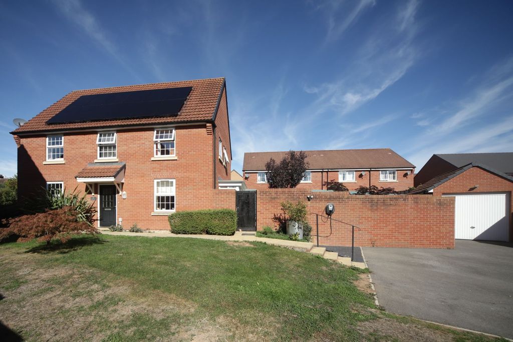 Property photo 1 of 34