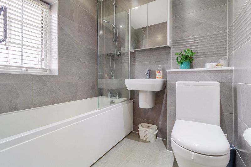 Property photo 3 of 23 Bathroom