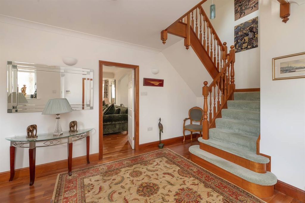 Property photo 3 of 38