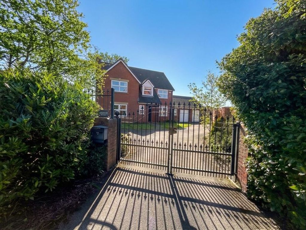 Property photo 1 of 32