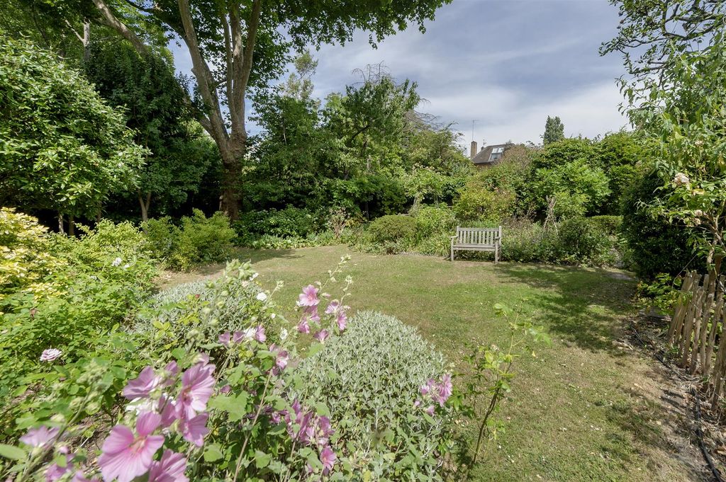 Property photo 3 of 10 Greville Place-3915.Jpg