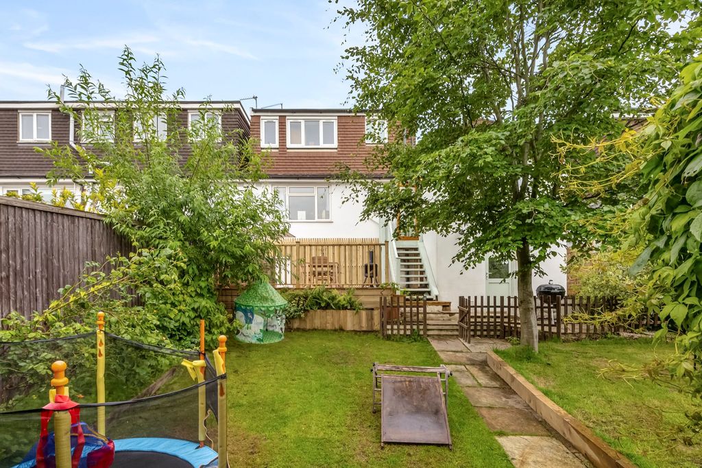 Property photo 2 of 21