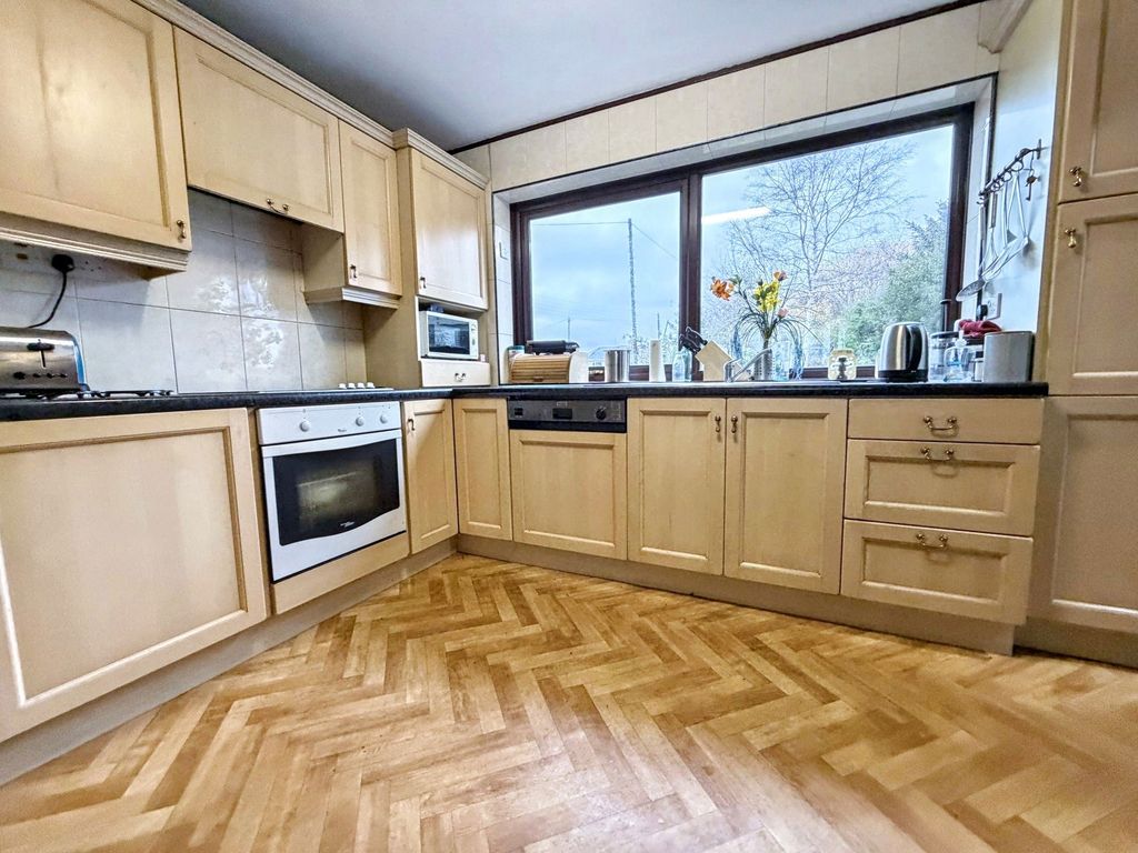 Property photo 3 of 28