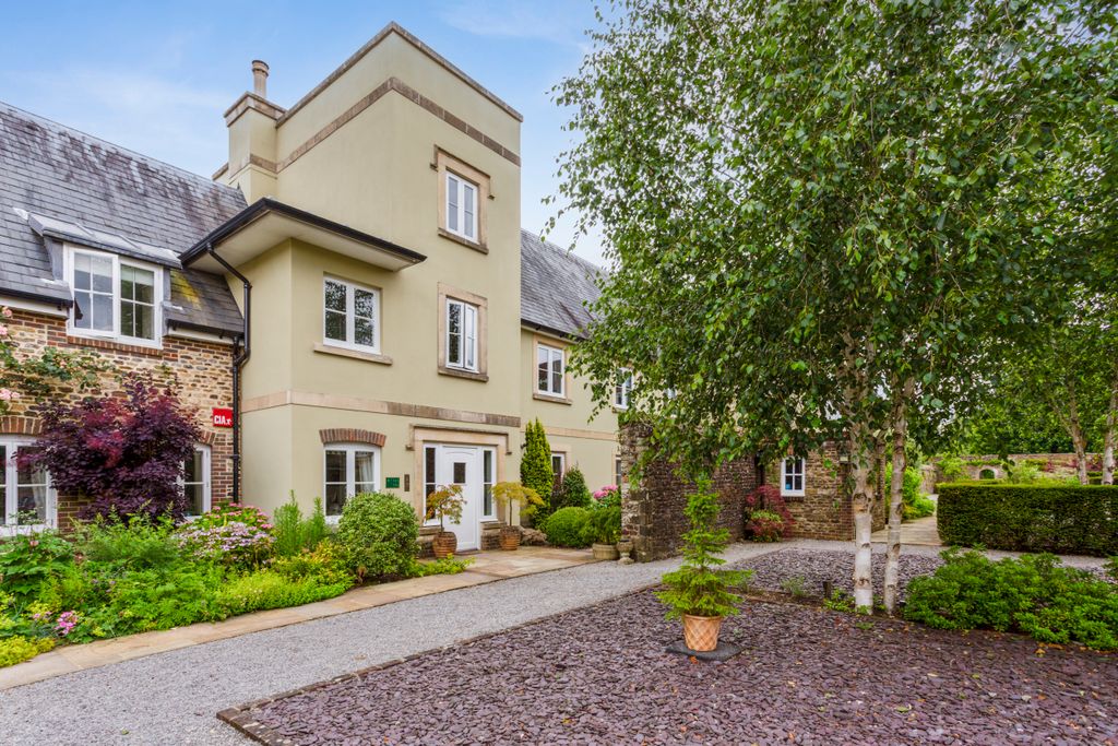 Property photo 3 of 9 3