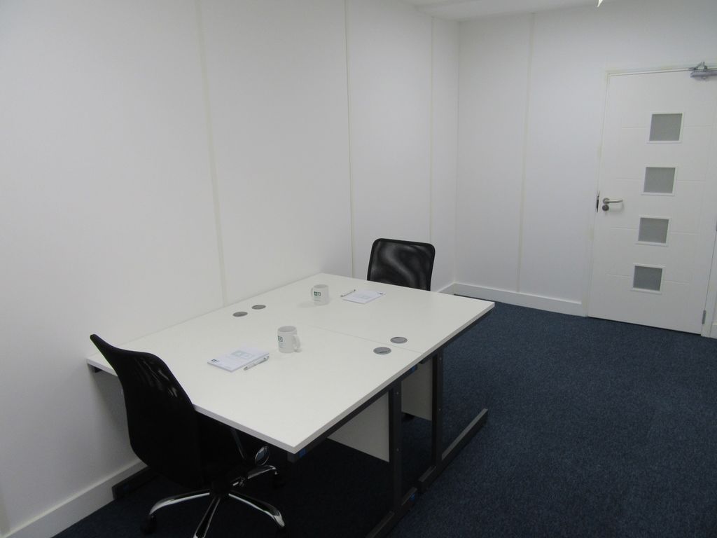 Property photo 3 of 31 1-04 2 Desk 2