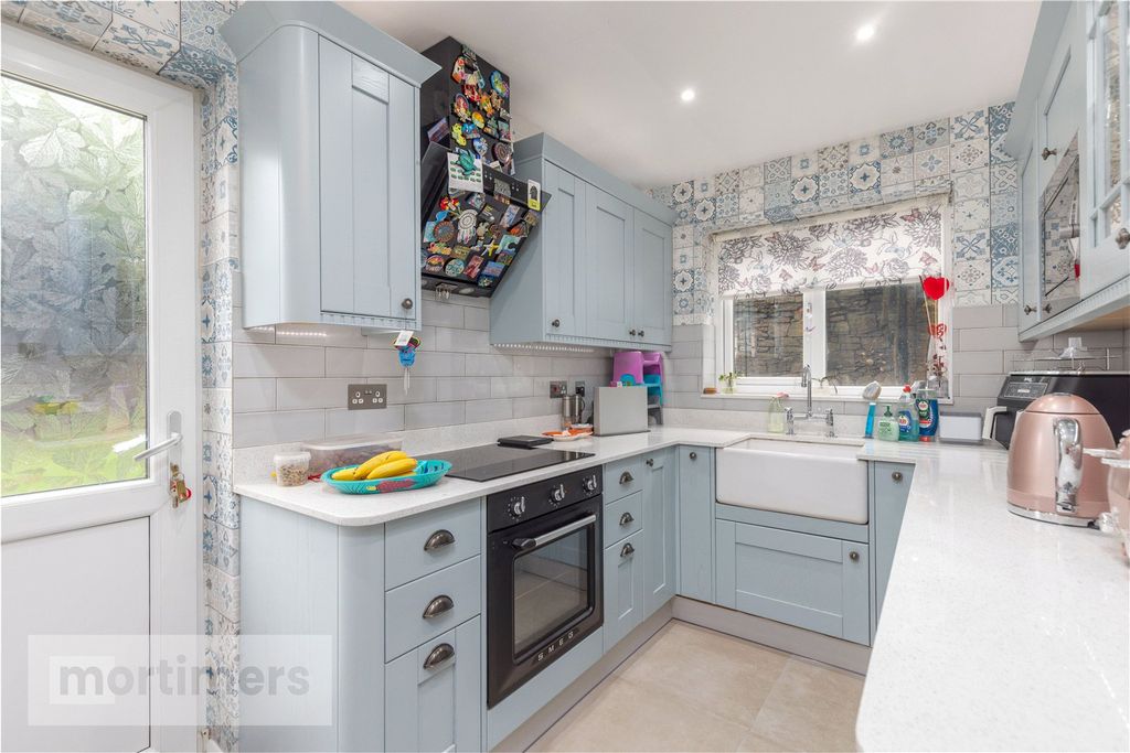 Property photo 2 of 17 Kitchen