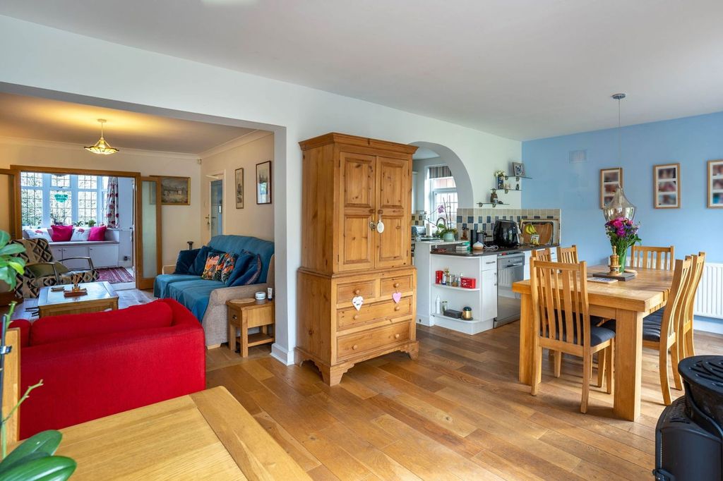 Property photo 2 of 18