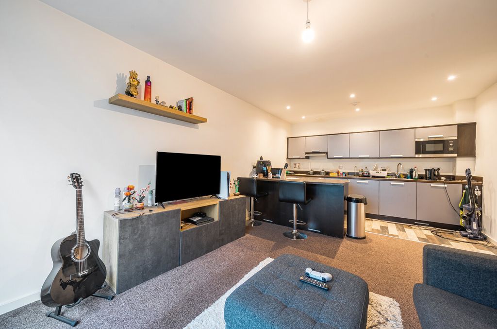 Property photo 2 of 16 1370477-8-68F7Aa1...