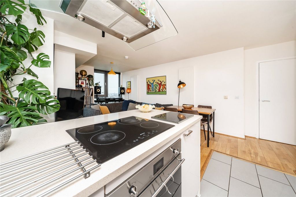 Property photo 3 of 9 Kitchen