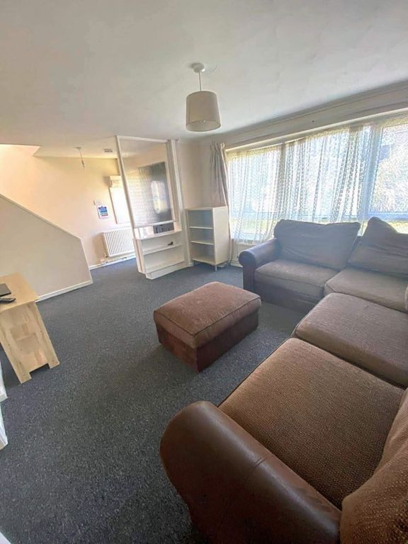 Property photo 2 of 9 Lounge