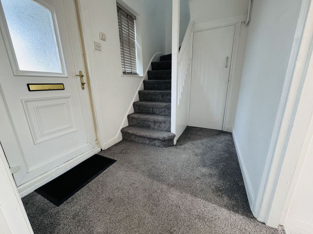 Property photo 3 of 9 Photo 4