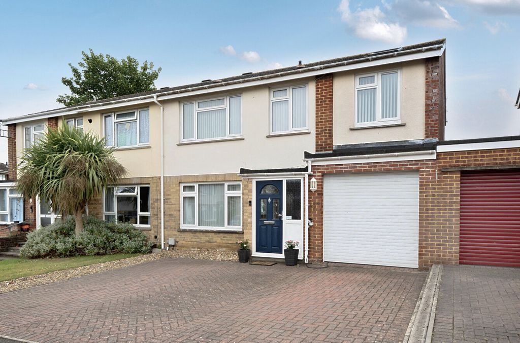 Property photo 1 of 12 1305289-23-684800...