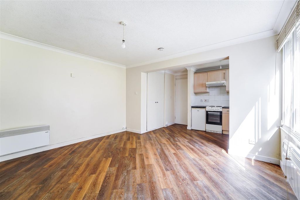 Property photo 3 of 12 Homefield Park, 180 (2).Jpg