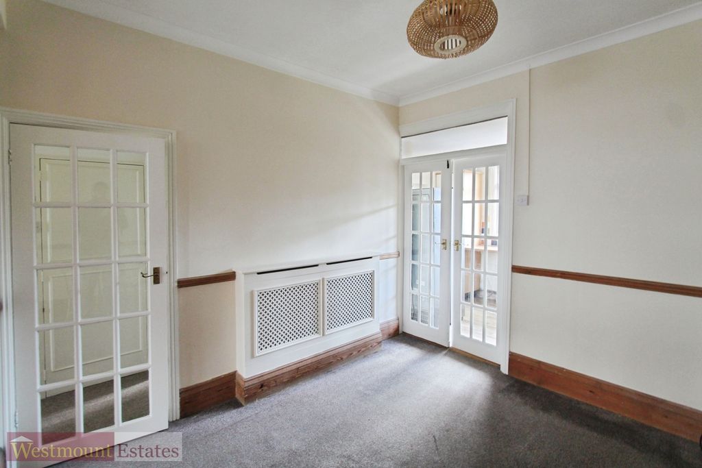 Property photo 3 of 10 Open -Plan Living Room/Dining Room