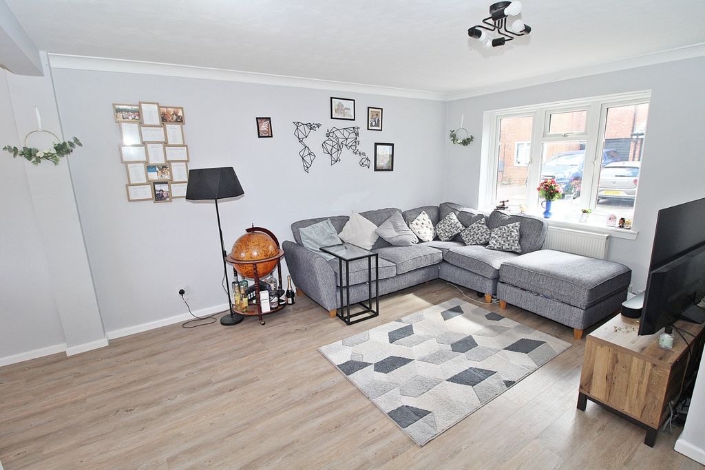 Property photo 3 of 11 3937846